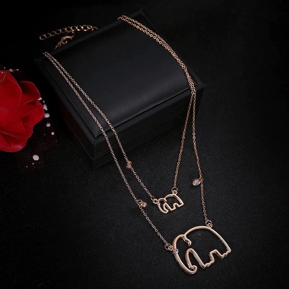 Elephant gold necklace - Picture 2 of 4